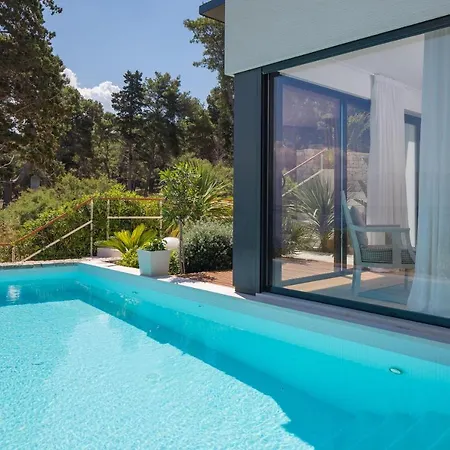 Villa Agapao Sutivan